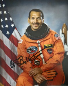 รูปถ่ายคุณ Charles Bolden ที่ได้รับแจกหลังเลิกงาน